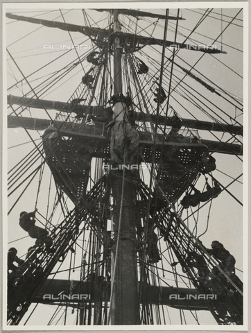 BMD-A-000001-0056 - From the album 'Regia Nave Scuola "Amerigo Vespucci"': on-board training activities - Date of photography: 1938 ca. - Alinari Archives, Florence