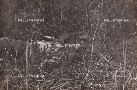 BMD-F-000683-0000 - First World War: the corpse of a soldier - Date of photography: 1915-1918 - Alinari Archives, Florence