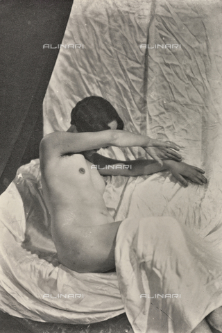 BMD-F-001596-0000 - Nude female study - Date of photography: 1930 ca. - Alinari Archives, Florence