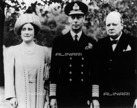 BPK-S-AA3000-1623 - La Regina Elisabetta d'Inghilterra, Re Giorgio VI e il Primo Ministro Winston Churchill a Berlino - Data dello scatto: 16/09/1940 - BPK/Archivi Alinari