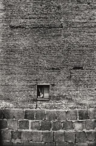 BPK-S-AA3002-6406 - Muro di Berlino: veduta di un firewall in Bernauer Strasse a Berlino Est - Data dello scatto: 1962 - Kunstbibliothek, SMB / Bernard Larsson / BPK/Archivi Alinari