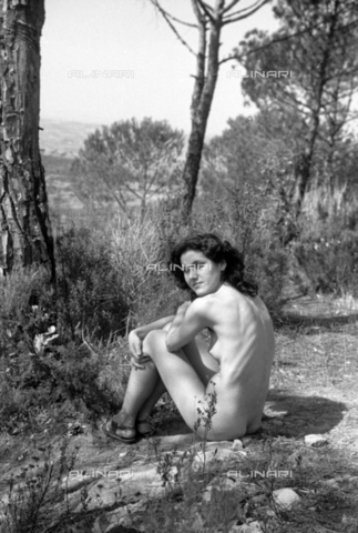 BVA-S-050026-1118 - Modella nuda in posa - Data dello scatto: 1944-1945 - Archivi Alinari, Firenze