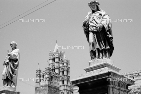 BVA-S-S10010-0016 - Veduta dei campanili della Cattedrale di Santa Vergine Maria Assunta a Palermo - Data dello scatto: 1960-1961 - Archivi Alinari, Firenze