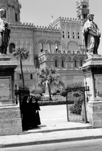 BVA-S-S10010-0042 - Veduta della Cattedrale di Santa Vergine Maria Assunta a Palermo - Data dello scatto: 1960-1961 - Archivi Alinari, Firenze