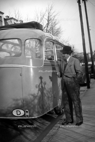 CAD-S-290047-0005 - Portrait of a man with a cigarette near a vehicle - Date of photography: 1930 ca - Alinari Archives, Florence