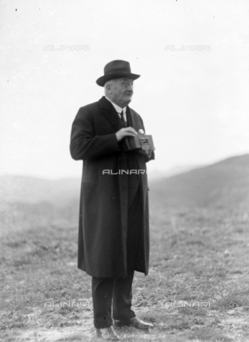 CAD-S-420006-0012 - Male portrait in Segesta - Date of photography: 09-15/11/1929 - Alinari Archives, Florence