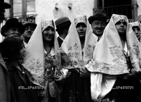 CAD-S-420006-0020 - Girls with costumes of Piana dei Greci (today Piana degli Albanesi), Palermo - Date of photography: 09-15/11/1929 - Alinari Archives, Florence