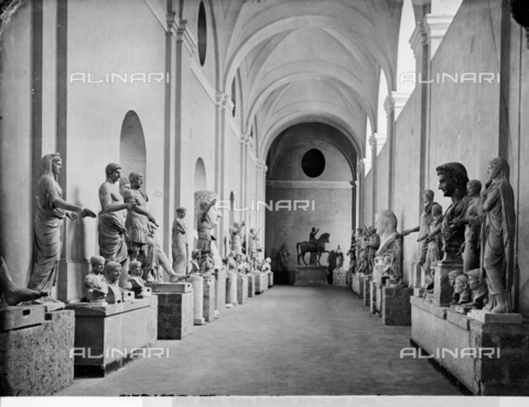 CGA-F-004903-0000 - Gallery of National Archaeological Museum in Naples - Date of photography: 1890-1900 ca. - Alinari Archives, Florence