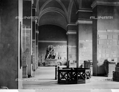 CGA-F-004995-0000 - Hall of National Archaeological Museum in Naples - Date of photography: 1890-1900 ca. - Alinari Archives, Florence