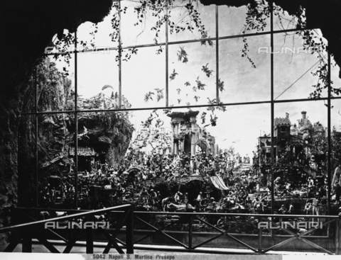 CGA-F-005042-0000 - Crib donated by Michele Cuciniello to the San Martino Museum in Naples - Date of photography: 1890-1900 ca. - Alinari Archives, Florence