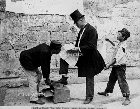 CGA-F-05418A-0000 - Shoeshine, Naples - Date of photography: 1880-1890 ca. - Alinari Archives, Florence