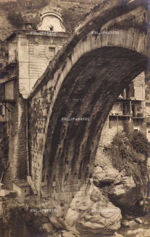 CGD-F-000024-0000 - "Speculum Romanae Magnificentiae": Pont-Saint-Martin in Val d'Aosta - Data dello scatto: 1929 - Archivi Alinari-archivio Corinaldi, Firenze