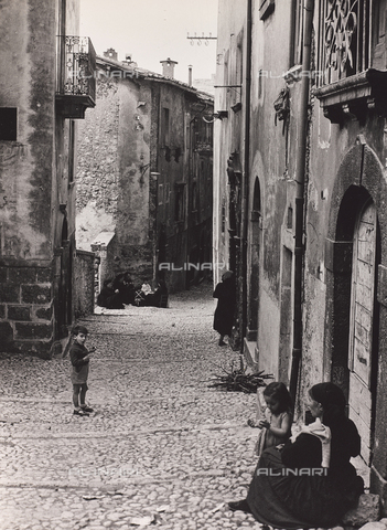 CGD-F-000462-0000 - Un paese della campagna toscana - Data dello scatto: 09/1973 - Archivi Alinari-archivio Corinaldi, Firenze