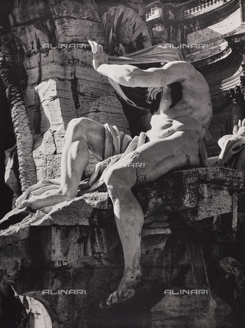 CGD-F-000773-0000 - Il Nilo, particolare della Fontana dei Fiumi, Giacomo Antonio Fancelli (1619-1671), Piazza Navona, Roma - Data dello scatto: 1955 ca. - Archivi Alinari-archivio Corinaldi, Firenze