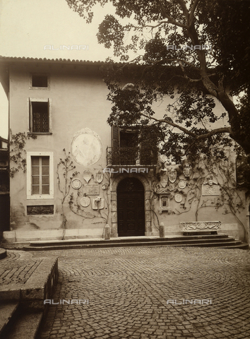 CMA-F-001015-0000 - Elegant town house in Milan - Date of photography: 1935 ca. - Alinari Archives, Florence