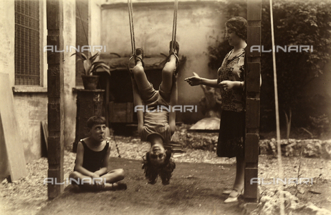 CMA-F-001312-0000 - The garden of the studio in via Passerella - Date of photography: 1924 - 1925 - Alinari Archives, Florence