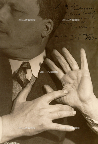 CMA-F-001602-0000 - Study of hands with dedication - Date of photography: 1933 - Alinari Archives, Florence