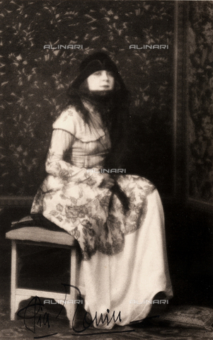 CMA-F-001609-0000 - Full-length portrait of a young woman dressed in Eighteenth century style - Date of photography: 27/06/1924 - Alinari Archives, Florence