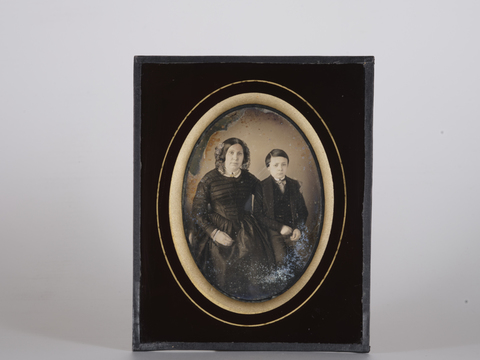 DVQ-F-000209-0000 - Ritratto di madre con figlio bambino - Data dello scatto: post 1851 - Archivi Alinari, Firenze