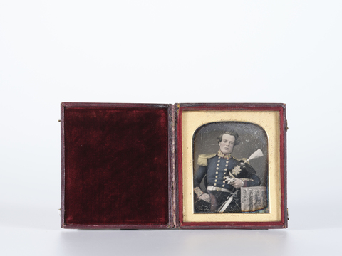 DVQ-F-000386-0000 - Ritratto di uomo in uniforme - Data dello scatto: post 1851 - Archivi Alinari, Firenze