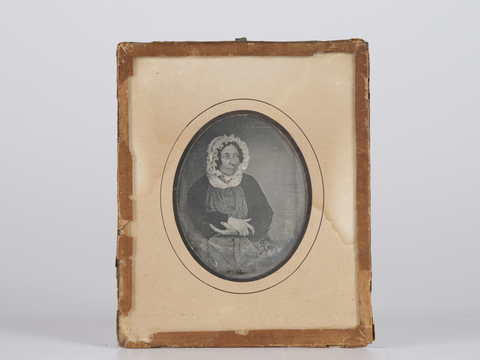 DVQ-F-001928-0000 - Female portrait (M.lle Auzey?) - Date of photography: 1850 ca. - Alinari Archives, Florence