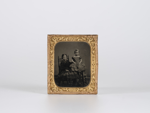 DVQ-F-001944-0000 - Portrait of two little girls (sisters) - Alinari Archives, Florence