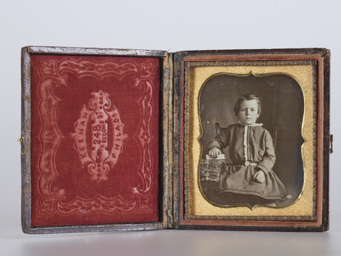 DVQ-F-001964-0000 - Portrait of a little girl with book - Date of photography: 1855 ca. - Alinari Archives, Florence