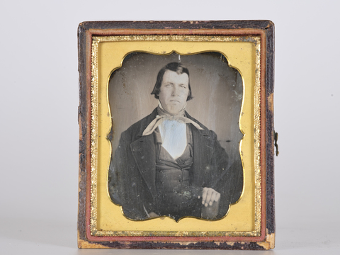 DVQ-F-001977-0000 - Male portrait with book - Date of photography: 1845 ca. - Alinari Archives, Florence