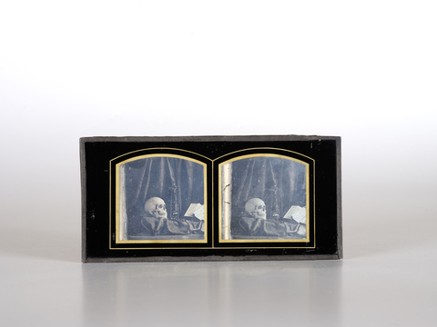 DVQ-F-002375-0000 - Memento mori: teschio, crocifisso e rosario, libro con occhiali - Data dello scatto: 1854 ca. - Archivi Alinari, Firenze