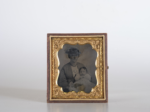 DVQ-F-002540-0000 - Ritratto di madre con figlio bambino - Data dello scatto: 1855 ca. - Archivi Alinari, Firenze