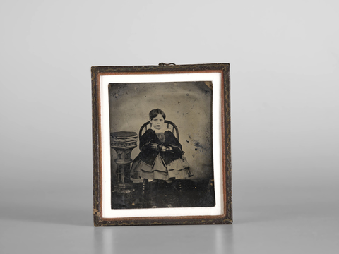 DVQ-F-01485B-0000 - Portrait of a sitting girl - Date of photography: 1855-1865 ca - Alinari Archives, Florence