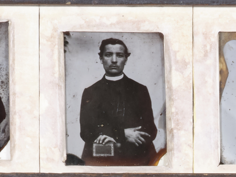 DVQ-S-001835-0002 - Ritratto maschile di sacerdote con libro in mano - Data dello scatto: 1860 ca. - Archivi Alinari, Firenze