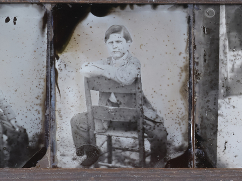 DVQ-S-001835-0026 - Ritratto di bambino a cavalcioni della sedia - Data dello scatto: 1860 ca. - Archivi Alinari, Firenze