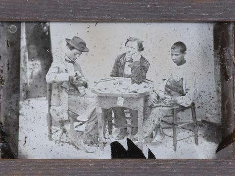 DVQ-S-001835-0027 - Ritratto di gruppo intorno a tavolo di lavoro con attrezzi - Data dello scatto: 1860 ca. - Archivi Alinari, Firenze