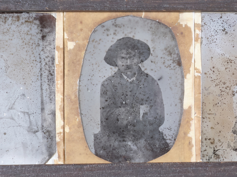 DVQ-S-001835-0034 - Ritratto maschile seduto con cappello e braccia incrociate - Data dello scatto: 1860 ca. - Archivi Alinari, Firenze