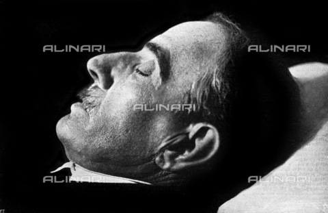 EVA-S-001017-3146 - Il compositore Giacomo Puccini (1858-1924) fotografato sul letto di morte, da "L'Illustrazione Italiana" del 1924 - © Mary Evans / Archivi Alinari