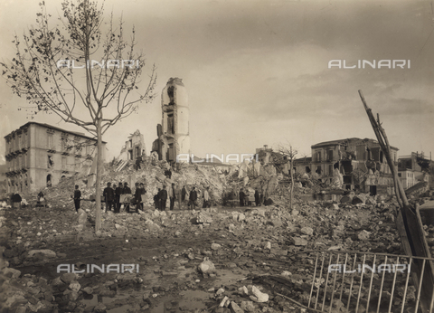 FBQ-A-006140-0011 - Edifici distrutti a Messina dopo il terremoto del 1908 - Data dello scatto: 1908 - Archivi Alinari, Firenze