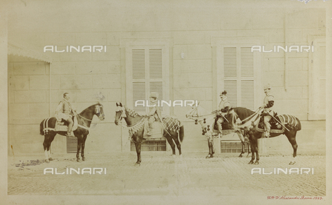 FBQ-F-001121-0000 - Ritratto, a cavallo, di Vittorio Emanuele III di Savoia adolescente e di tre nobiluomini. Gli effigiati indossano sfarzosi costumi di foggia cinquecentesca - Data dello scatto: 1883 - Archivi Alinari, Firenze