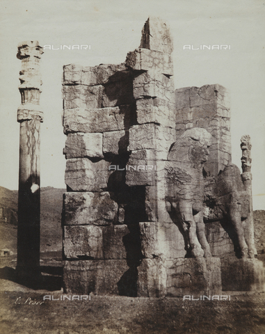 FBQ-F-002041-0000 - Le rovine di un palazzo di Persepoli, Iran - Data dello scatto: 1855 ca. - Archivi Alinari, Firenze