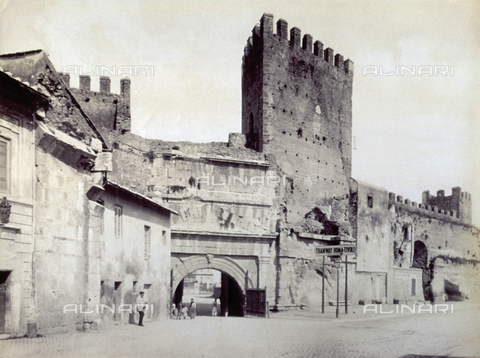 FBQ-F-004325-0000 - Porta San Lorenzo a Roma - Data dello scatto: 1880-1900 ca. - Archivi Alinari, Firenze