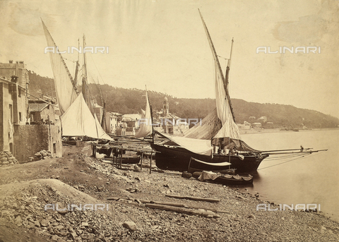 FCC-F-010709-0000 - Lungomare con barche a vela a Bordighera - Data dello scatto: 1874 - Archivi Alinari, Firenze