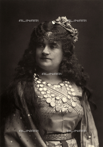 FCC-F-018890-0000 - Ritratto di Zulma Bouffar in costume da scena per la rappresentazione di l'Arbre de Noà«l - Data dello scatto: 1880 - Archivi Alinari, Firenze