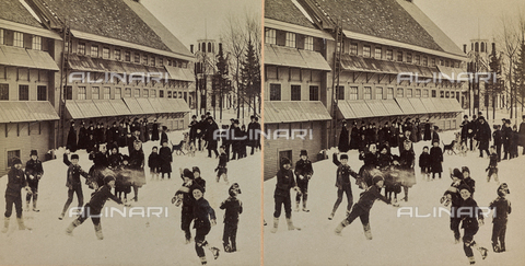 FCC-F-025268-0000 - Gruppo di bambini giocano a palle di neve all'uscita di scuola. Immagine stereoscopica - Data dello scatto: 1889 - Archivi Alinari, Firenze