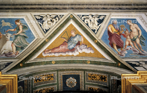 FCP-S-FAR000-0152 - La Costellazione del Triangolo, affresco, Baldassarre Peruzzi (1481-1536), vela lato est, volta della Loggia di Galatea, piano terreno, Villa la Farnesina, Roma - Data dello scatto: 2003 - Franco Cosimo Panini Editore © su licenza Fratelli Alinari