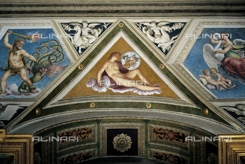 FCP-S-FAR000-0156 - La Costellazione dell' Auriga, affresco, Baldassarre Peruzzi (1481-1536), vele, lato est della volta, Loggia di Galatea, piano terreno, Villa la Farnesina, Roma - Data dello scatto: 2003 - Franco Cosimo Panini Editore © su licenza Fratelli Alinari