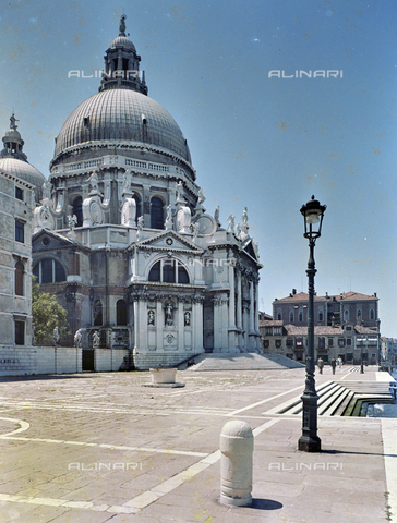 FVA-S-260000-0037 - Basilica di Santa Maria della Salute, Venezia - Data dello scatto: 1955 ca. - Archivi Alinari, Firenze
