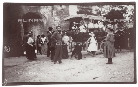 FVD-S-006542-00D8 - "La gita del pastore Gay" - Data dello scatto: 1895-1910 - Donazione Biondi / Archivi Alinari, Firenze