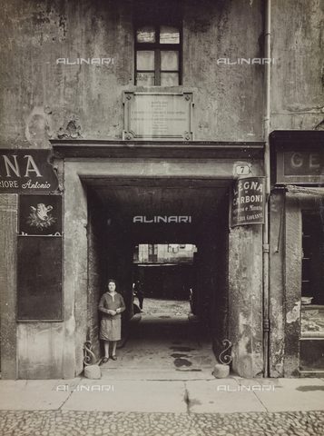 FVQ-F-000340-0000 - Entrance hall with stone Association General Workers, Turin - Date of photography: 1925-1935 - Alinari Archives, Florence