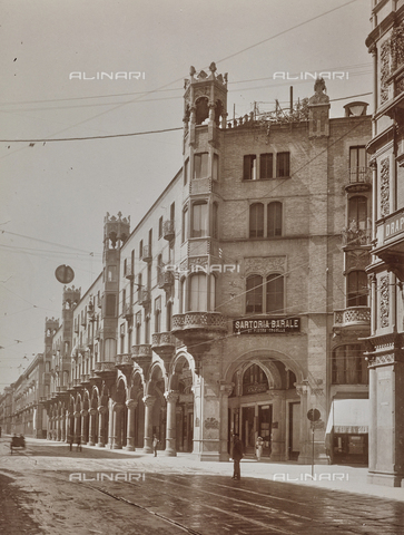 FVQ-F-000722-0000 - Road to Turin with the Tailoring teaches Barale - Date of photography: 24/08/1924 - Alinari Archives, Florence