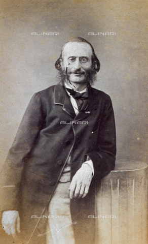 FVQ-F-027667-0000 - Ritratto a tre quarti di figura del celebre compositore tedesco Jacques Offenbach - Data dello scatto: 1860 ca. - Archivi Alinari, Firenze